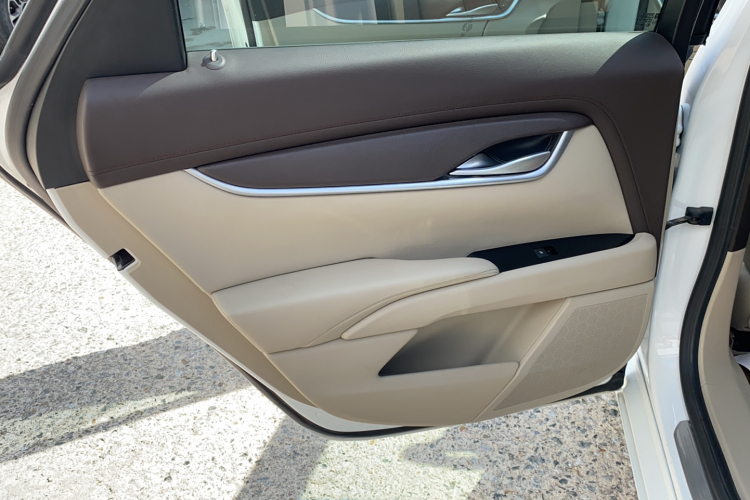 凯迪拉克XTS 2015款 28T 舒适型中控内饰7006