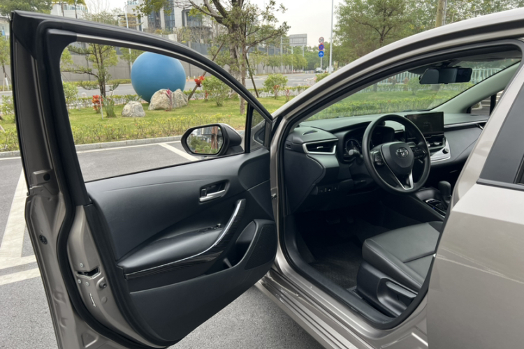 丰田 卡罗拉 2023款 1.8L 智能电混双擎 精英版中控内饰7001