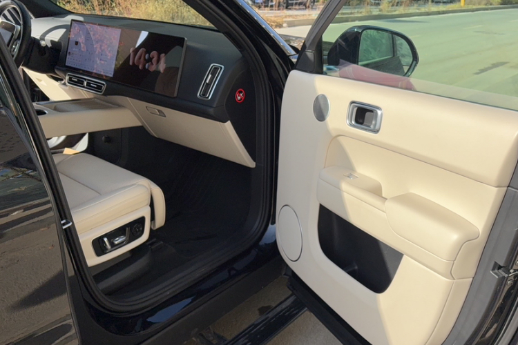 理想汽车 理想L8 2023款 Pro中控内饰7004