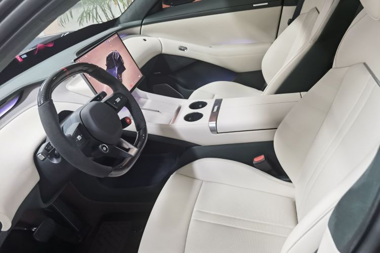 小米汽车 小米YU7 2025款 超长续航高性能四驱Max版中控内饰7002