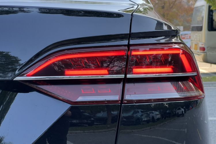 大众 辉昂 2018款 改款 380TSI 两驱商务版车身外观6004