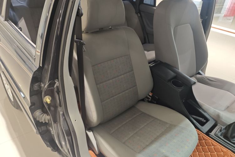 大众 桑塔纳经典 2007款 1.8L 景畅型中控内饰7006