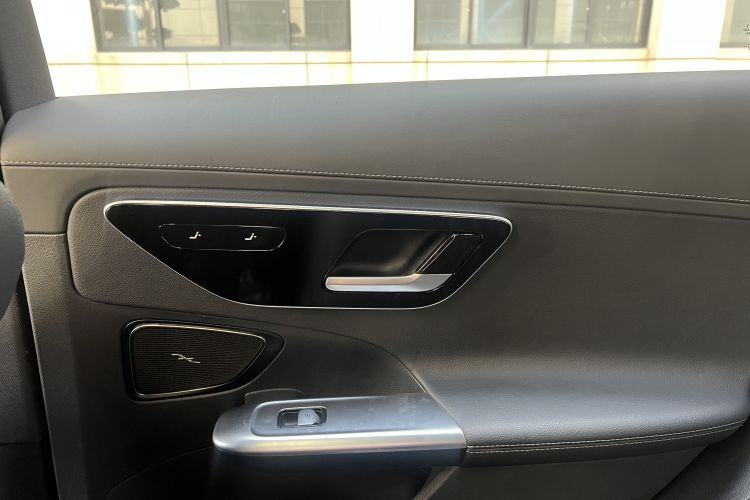 奔驰C级 2023款 改款 C 200 L 运动版中控内饰7002