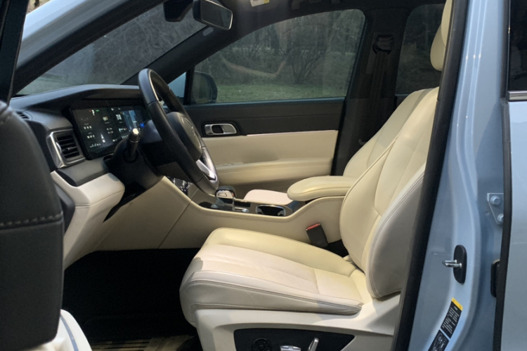 理想汽车 理想ONE 2020款 增程6座版中控内饰7002