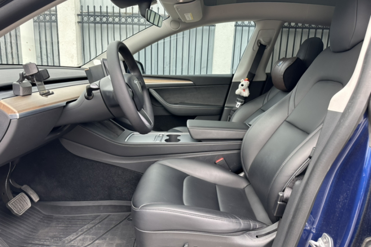 特斯拉 Model Y 2021款 标准续航后驱版中控内饰7004