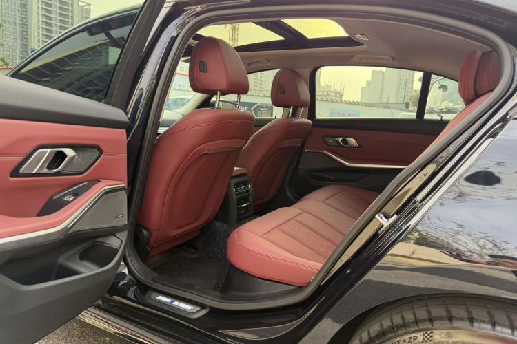 宝马3系 2025款 330Li M运动曜夜套装中控内饰7010