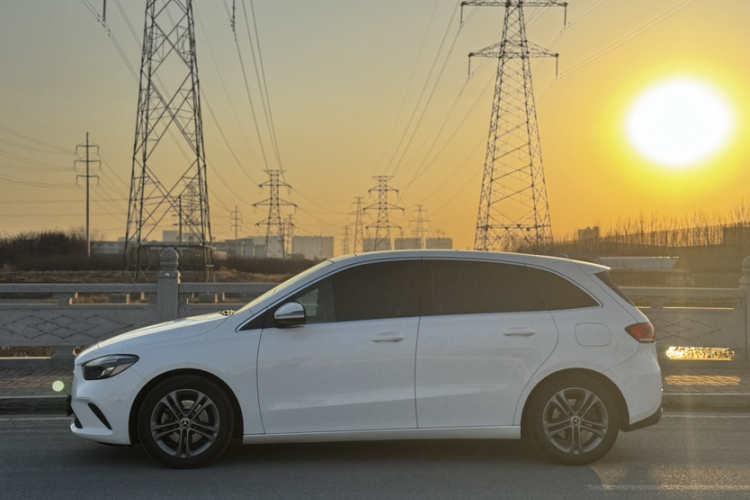 奔驰B级 2020款 B 200 动感型车身外观6002