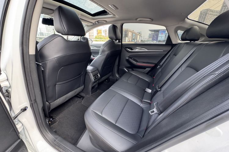 长安 逸动 2020款 PLUS 百万版 1.6L GDI CVT豪华型中控内饰7008