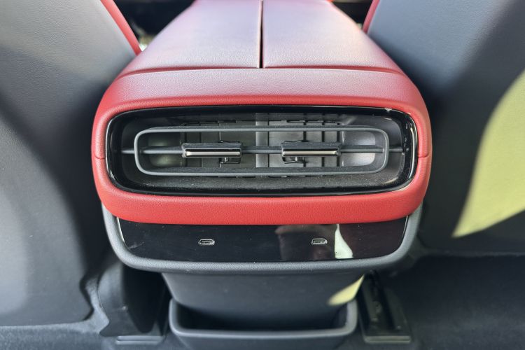 小米汽车 小米SU7 2024款 四驱超长续航高阶智驾Max版中控内饰7004