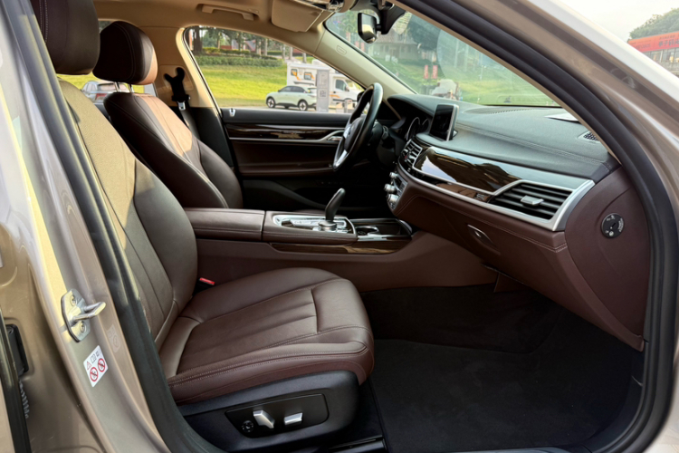 宝马7系 2018款 730Li 领先型 卓越套装中控内饰7003