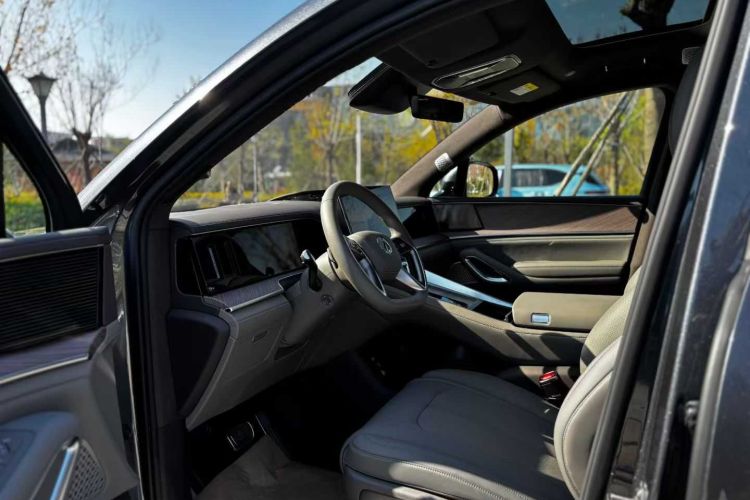 腾势N9 2025款 旗舰型中控内饰7001