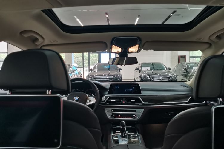 宝马7系 2016款 740Li 领先型中控内饰7011