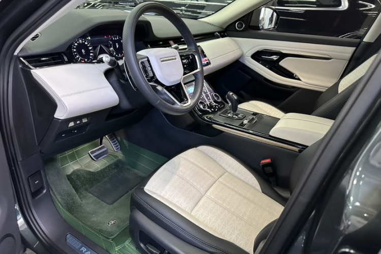 路虎 揽胜极光 2021款 极光L 249PS R-Dynamic First edition 首发版中控内饰7012