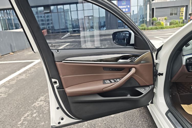 宝马5系 2019款 525Li M运动套装中控内饰7001
