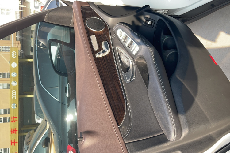 奔驰GLC 2017款 GLC 260 4MATIC 动感型中控内饰7006