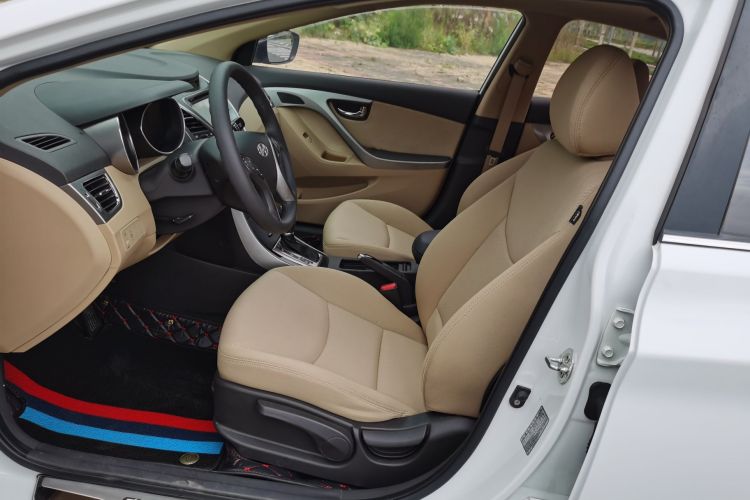 现代 朗动 2012款 1.6L 自动领先型局部细节19