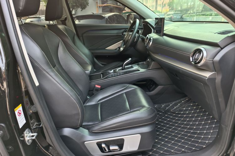 魏牌 VV6 2021款 2.0T 两驱智享+中控内饰7006