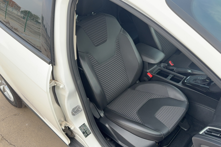 福特 福克斯 2018款 两厢经典 1.6L 自动风尚型智行版局部细节41