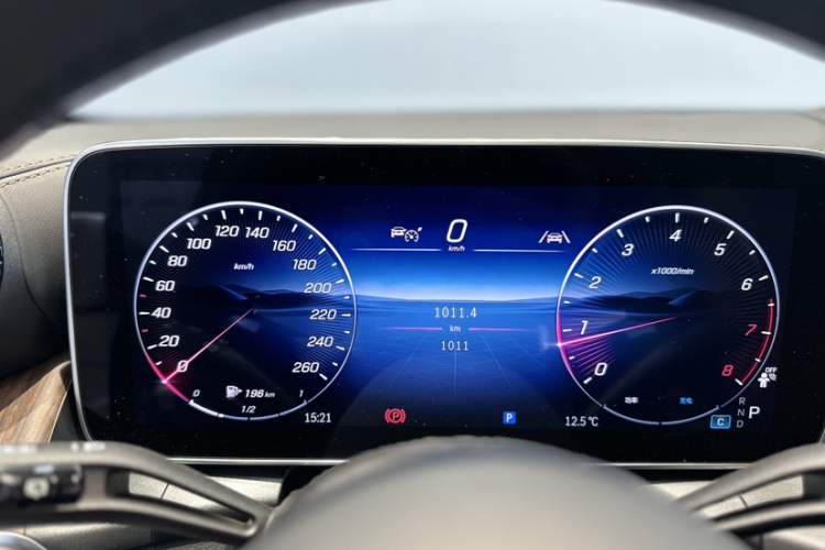 奔驰GLC 2025款 改款 GLC 300 L 4MATIC 动感型 5座中控内饰15