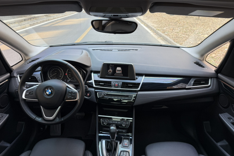 宝马2系旅行车 2016款 218i 运动设计套装局部细节18