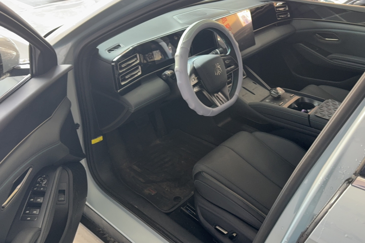 比亚迪 秦L 2024款 DM-i 120KM超越型中控内饰7002