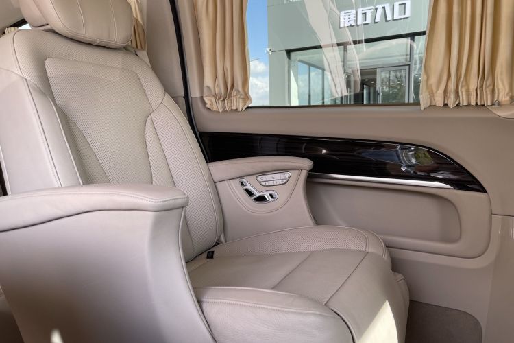 奔驰V级 2016款 V 260 领航版中控内饰7003