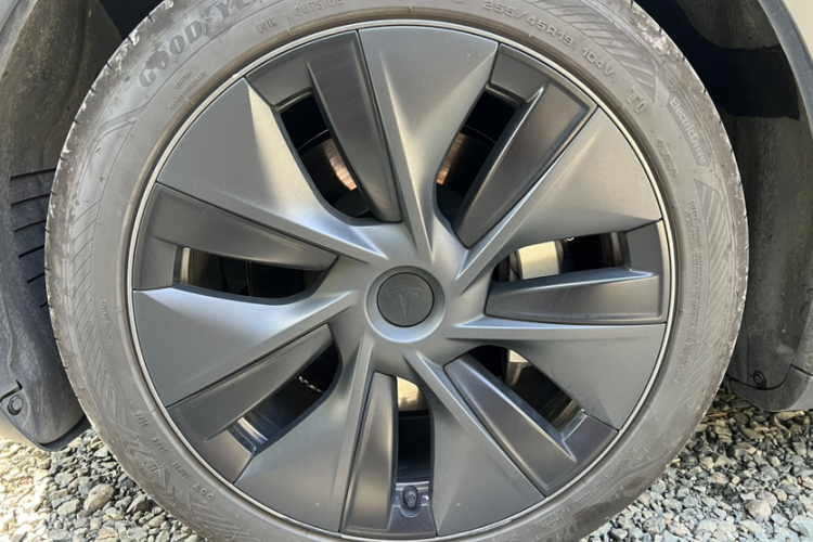 特斯拉 Model Y 2023款 后轮驱动版车身外观6009