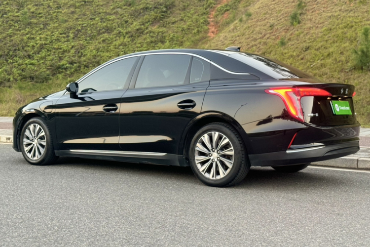 红旗E-QM5 2022款 431km 充电乐享版车身外观6005