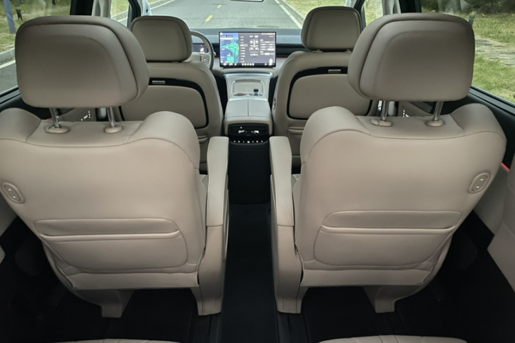 小鹏X9 2024款 702超长续航Max中控内饰7007