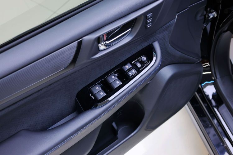 斯巴鲁 力狮 2020款 改款 2.5i 荣耀限量版 EyeSight中控内饰7002