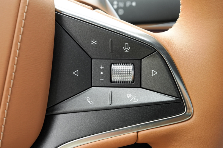 比亚迪 汉L 2025款 DM-p 四驱激光雷达旗舰型中控内饰7001