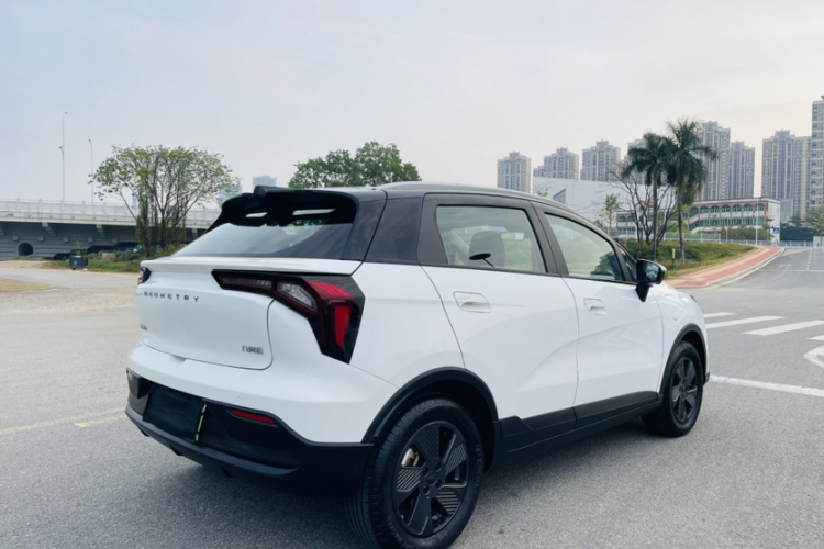 吉利几何E萤火虫 2022款 401KM 霹雳虎 5座车身外观6006