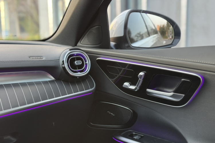 奔驰C级 2025款 C 260 L 运动版中控内饰7006