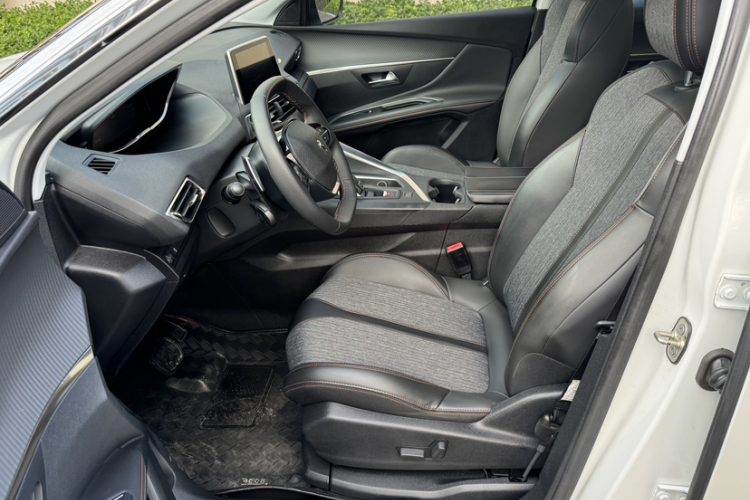 标致4008 2017款 350THP 精英版中控内饰7004