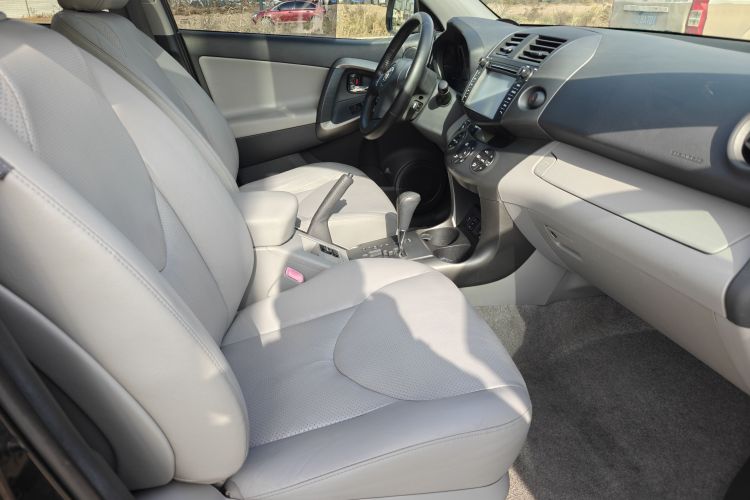 丰田 RAV4荣放 2011款 2.4L 自动四驱至臻版中控内饰7004