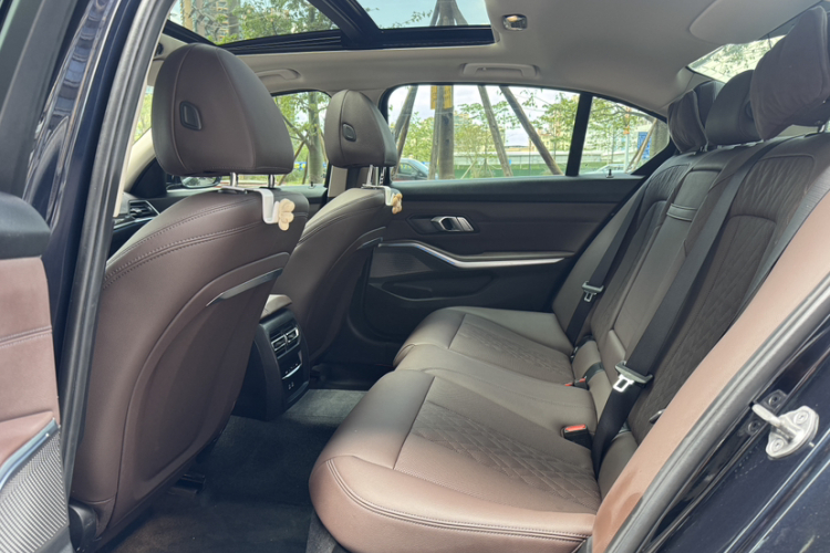 宝马3系 2023款 325Li M运动套装中控内饰7005