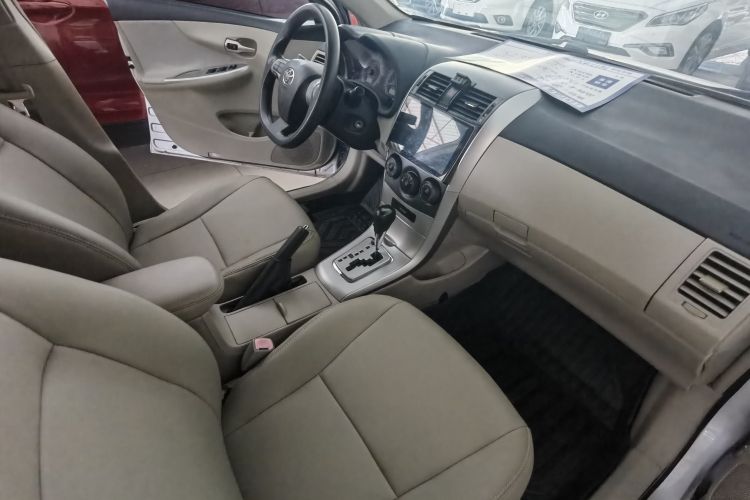 丰田 卡罗拉 2013款 特装版 1.6L 自动炫酷型GL中控内饰7003