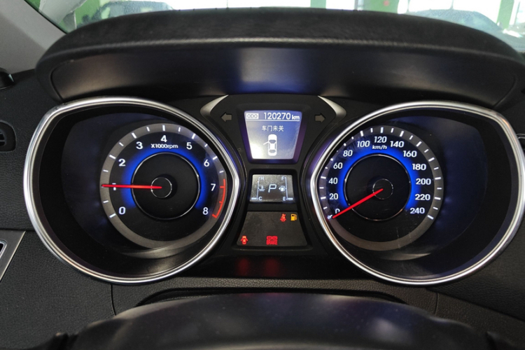 现代 朗动 2015款 1.6L 自动领先型中控内饰15