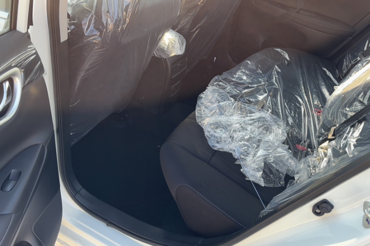 日产 轩逸 改款三 经典 1.6XE CVT舒适天窗版(8.29)中控内饰7003