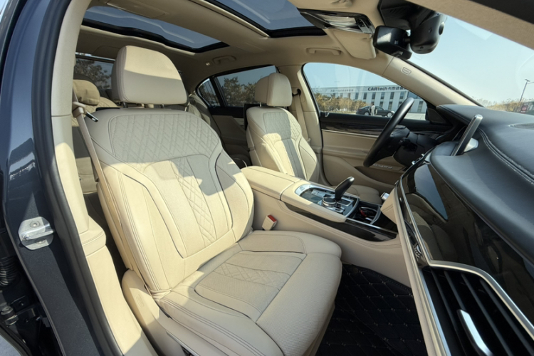 宝马7系 2016款 730Li 豪华型局部细节9015