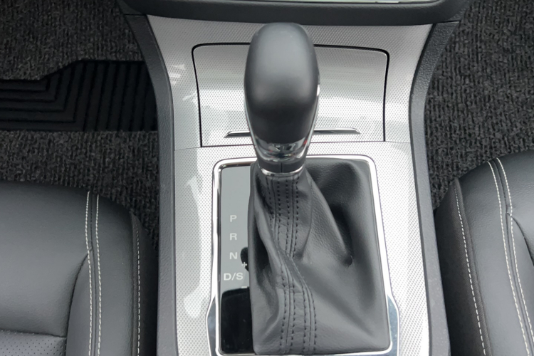 荣威RX5 2020款 20T 自动4G互联超越旗舰版中控内饰7011