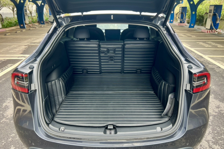 特斯拉 Model Y 2021款 长续航全轮驱动版局部细节23