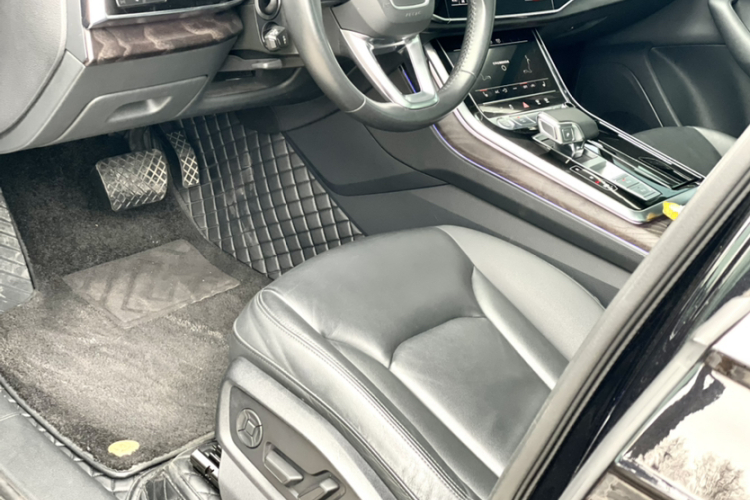 奥迪Q7 2020款 55 TFSI quattro S line运动型局部细节19