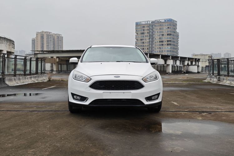 福特 福克斯 2015款 两厢 1.6L 自动风尚型车身外观6005