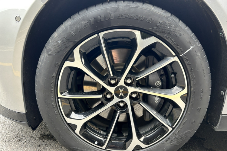 小鹏P7 2022款 625E车身外观6004