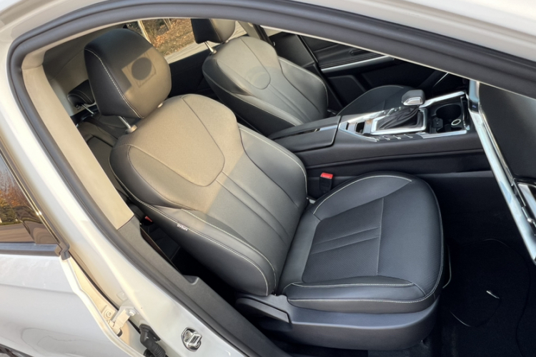 众泰T500 2018款 1.5T 自动智能互联尊贵型中控内饰7010