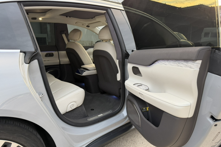 蔚来ET7 2022款 75kWh中控内饰7005