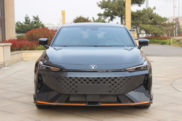 长安UNI-V 2024款 1.5T 尊贵运动型车身外观6001