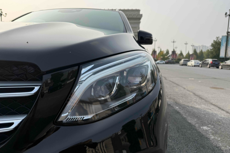 奔驰GLE 2018款 GLE 320 4MATIC 动感型臻藏版车身外观6001