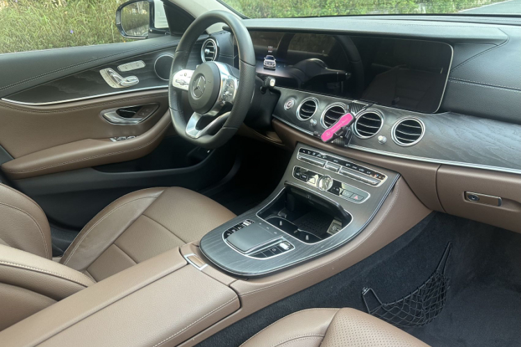 奔驰E级 2020款 E 300 L 运动时尚型中控内饰7002